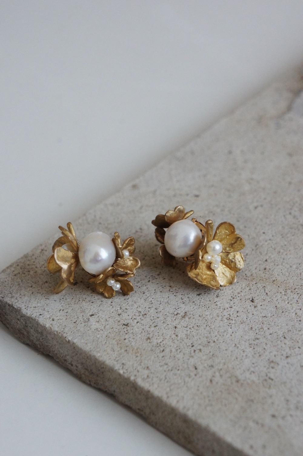 Gleam in Gold - Earrings